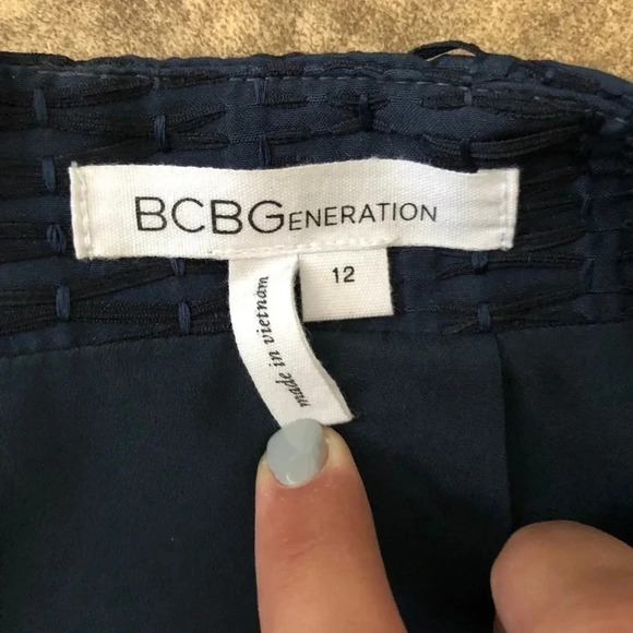 Women's BCBGeneration Shorts - Sz. 12 - Picture 3 of 4